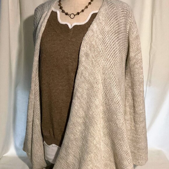 STYLISH! WARM! Wool Shrug - Picture 8 of 9